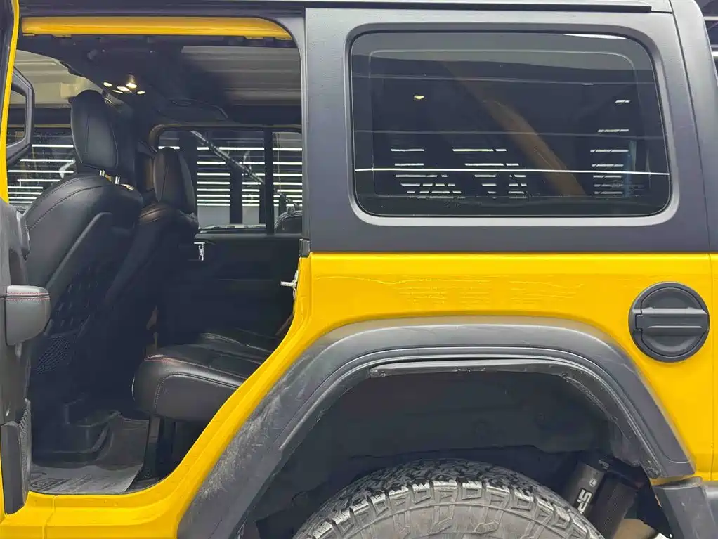 Фото 8 - Jeep Wrangler