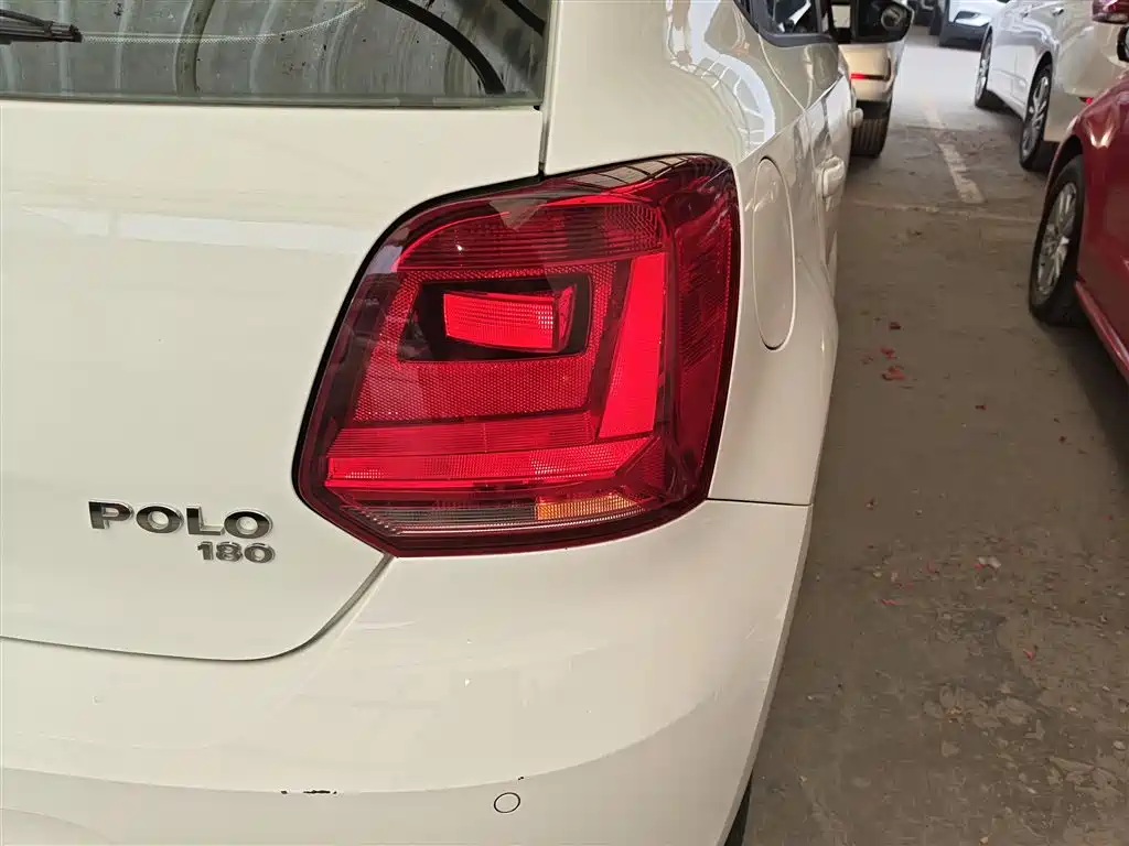 Volkswagen Polo 2016 1.6L Automatic Comfort фото 24