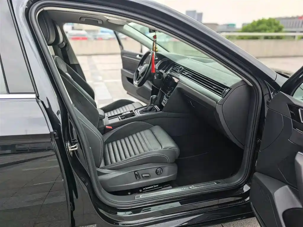 Volkswagen Magotan 2020 330TSI DSG Leading фото 7