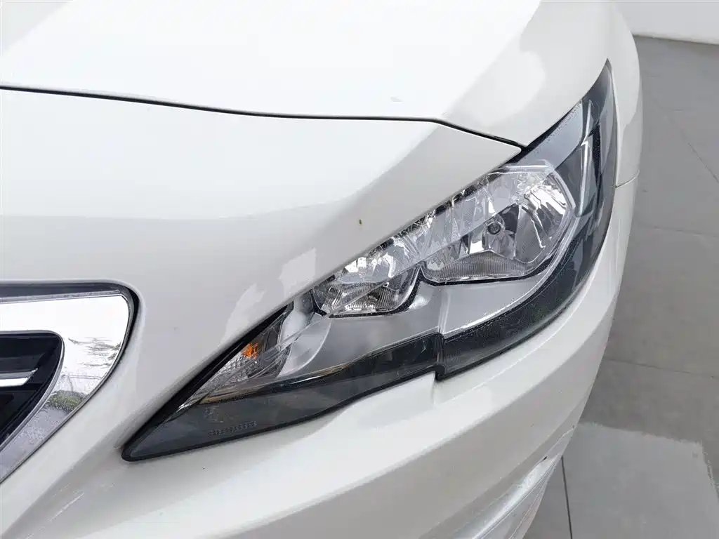Peugeot 408 2015 Model 1.2T Automatic Luxury Edition фото 7