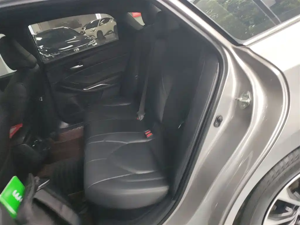 Toyota Avalon 2022 Hybrid 2.5L Luxury Edition фото 17