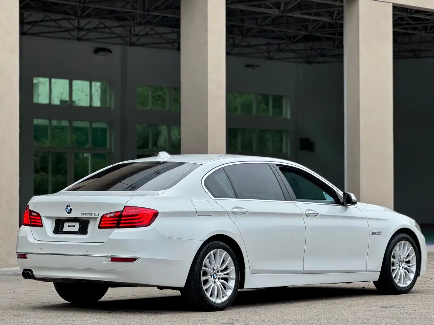 BMW 5 Series 2014 525Li Luxury Design Package фото 4