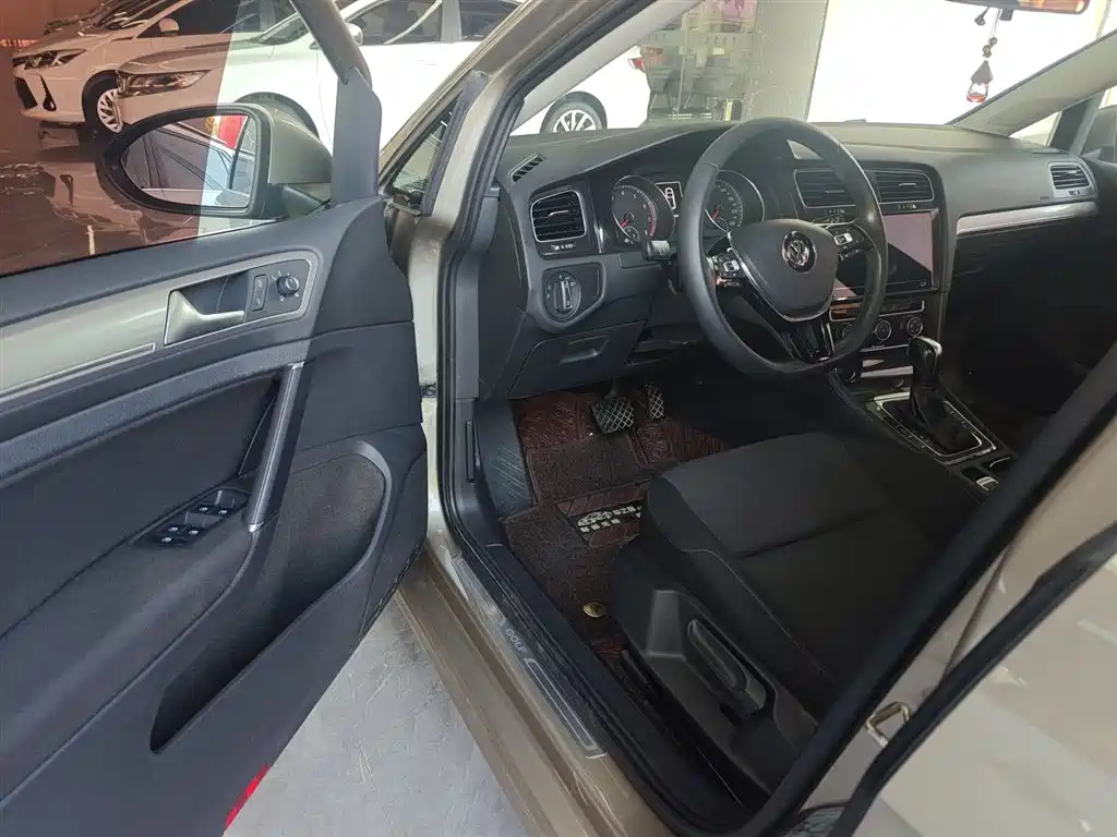Volkswagen Golf 2020 200TSI DSG Comfort Progressive Edition фото 16