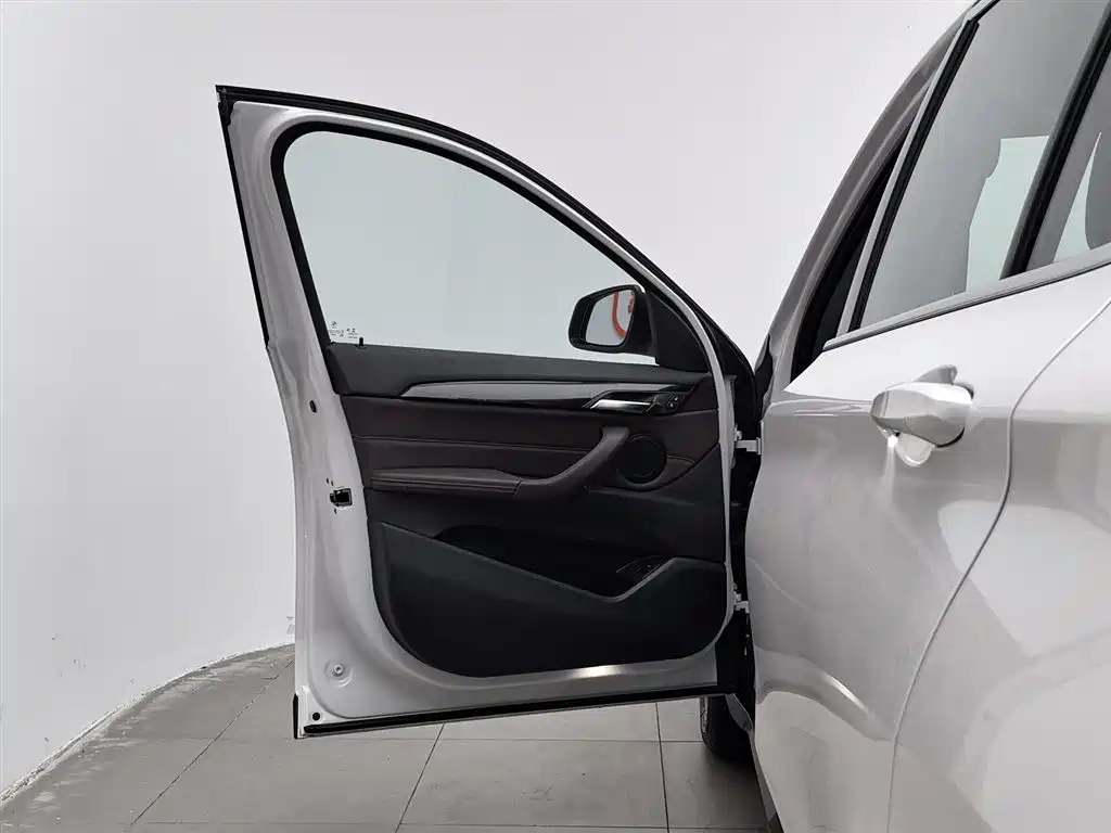 BMW X1 2020 sDrive25Li Leading Model фото 8