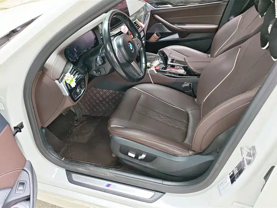 BMW 5 Series 2022 525Li M Sport Package фото 9