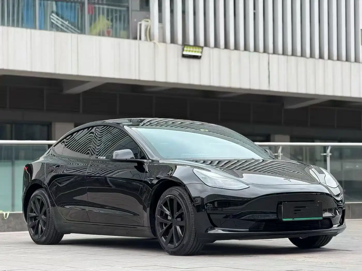 Фото 2 - Tesla Model 3