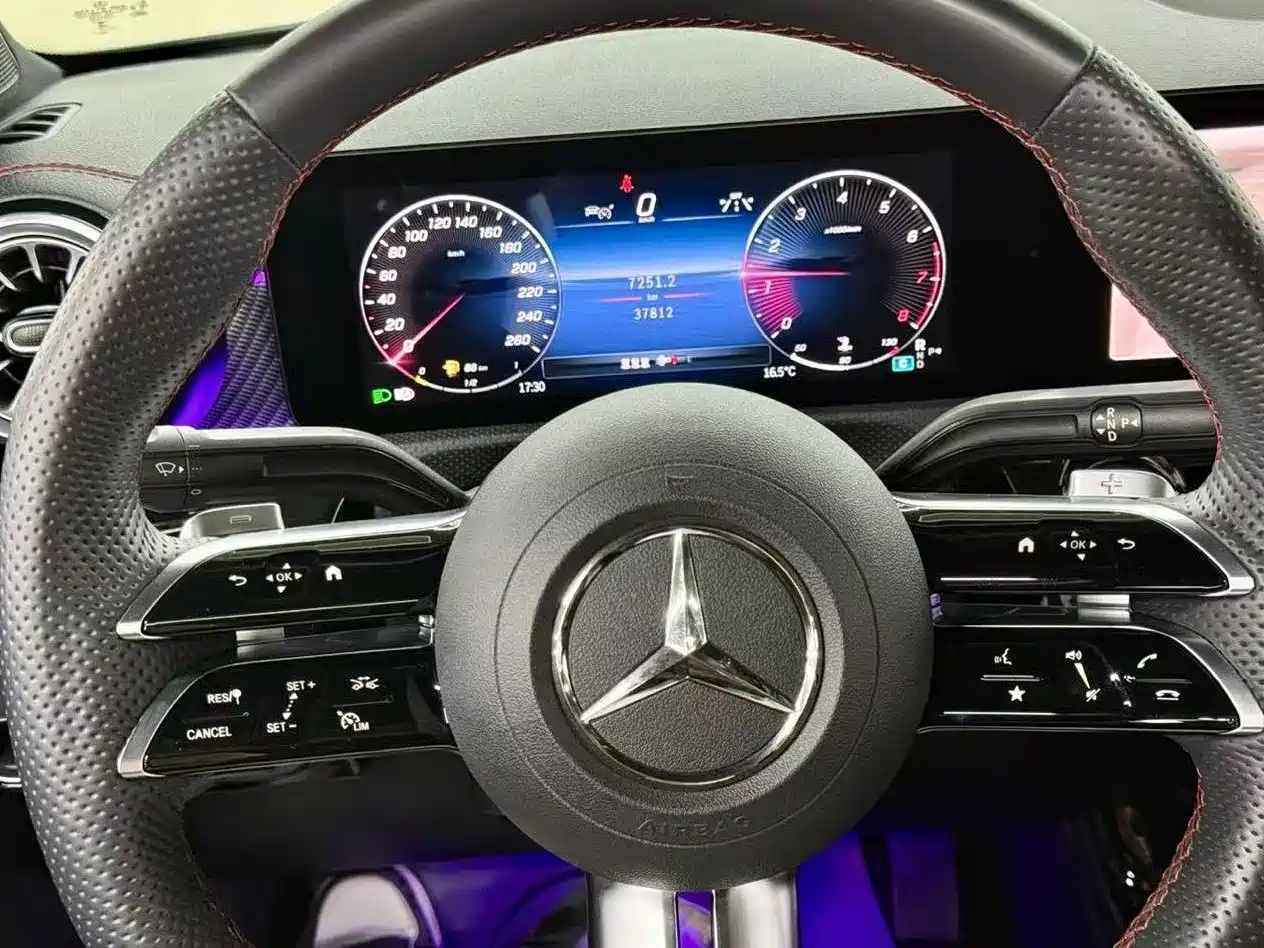 Mercedes-Benz A-Class 2023 A 200 L Fashion фото 13