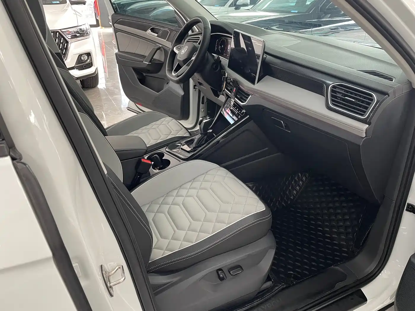Volkswagen Tayron 2023 280TSI 2WD Luxury Plus Advanced Edition фото 7