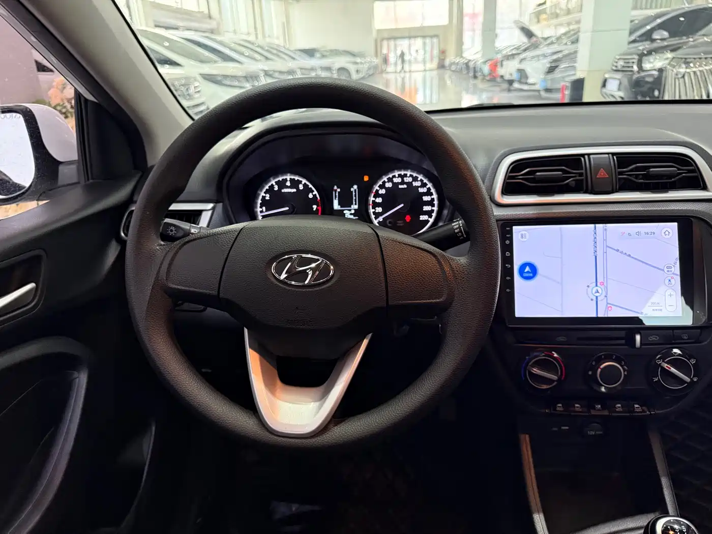 Hyundai Verna 2017 1.4L Manual Color Edition (China V) фото 12