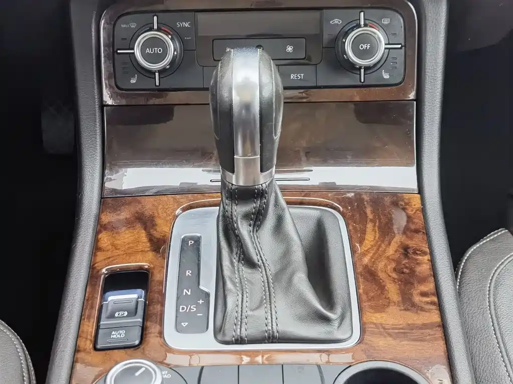 Volkswagen Touareg 2011 3.0TSI Standard фото 13