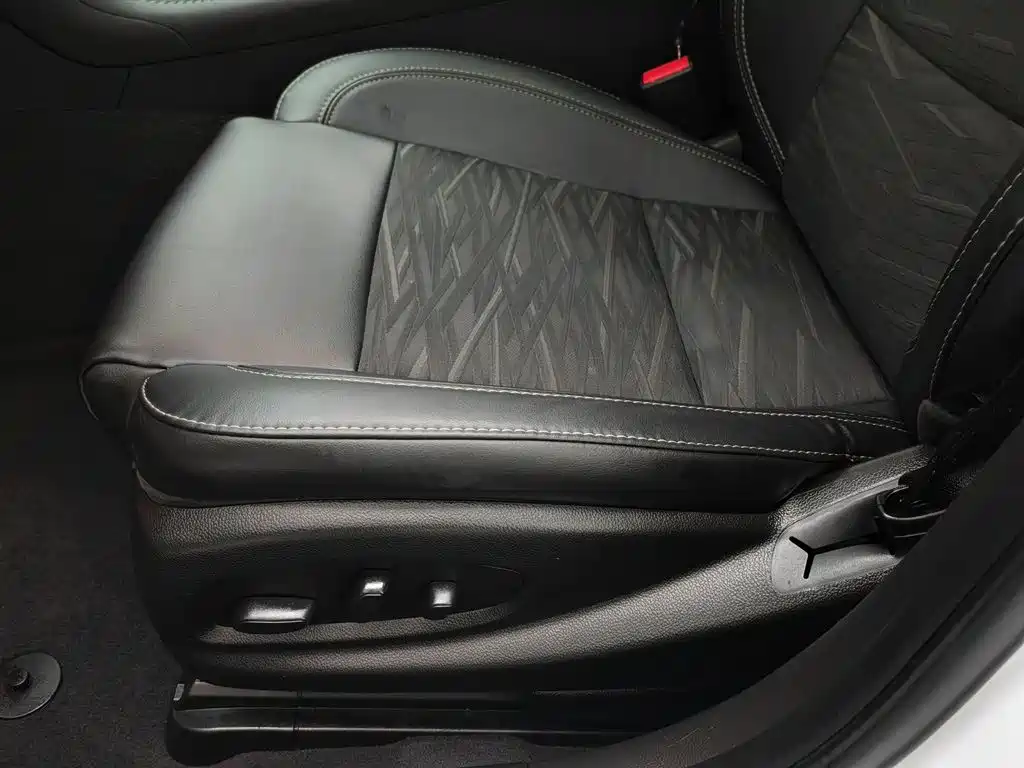 Cadillac ATS-L 2017 28T Technology фото 20