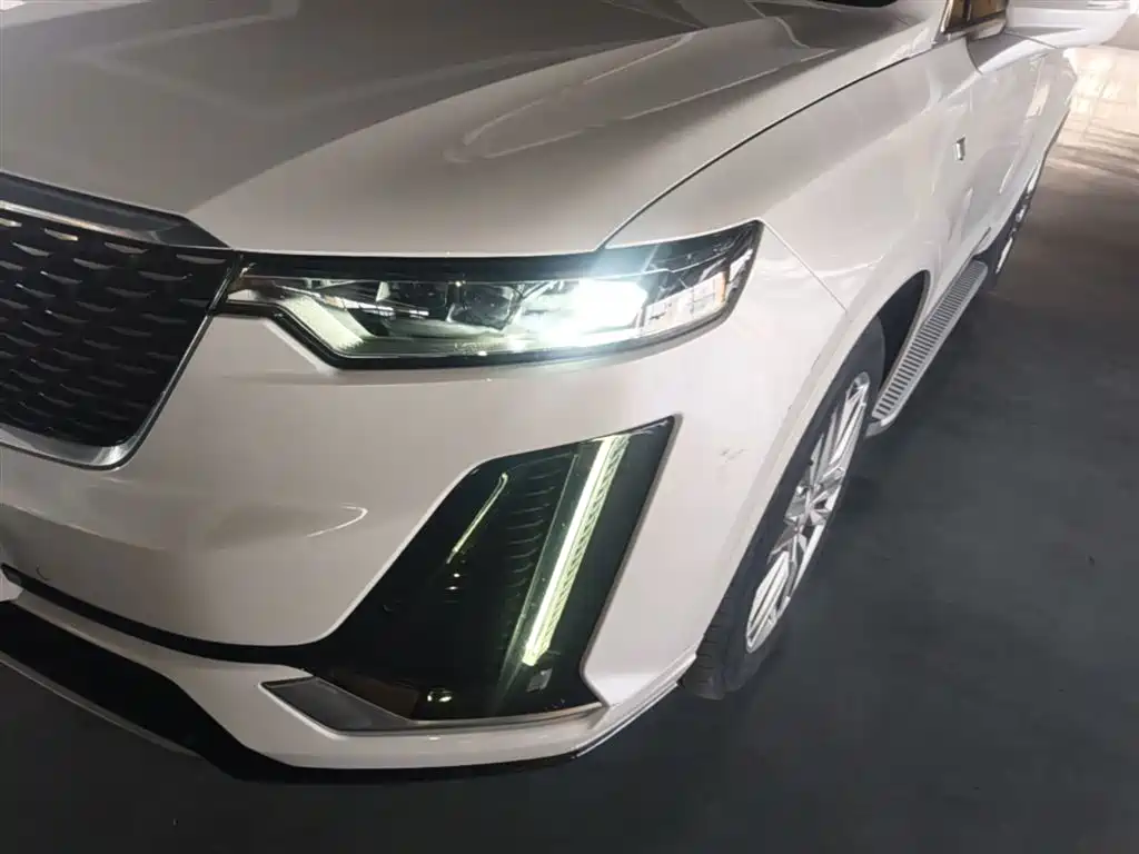 Cadillac XT6 2022 2.0T 7-Seater 2WD Luxury Edition фото 24
