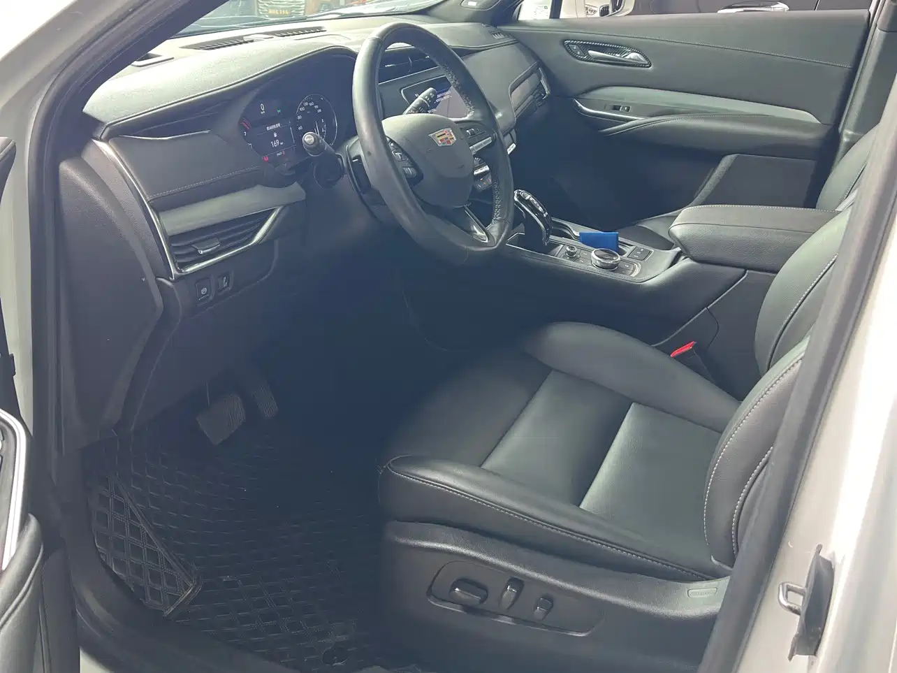 CADILLAC XT4