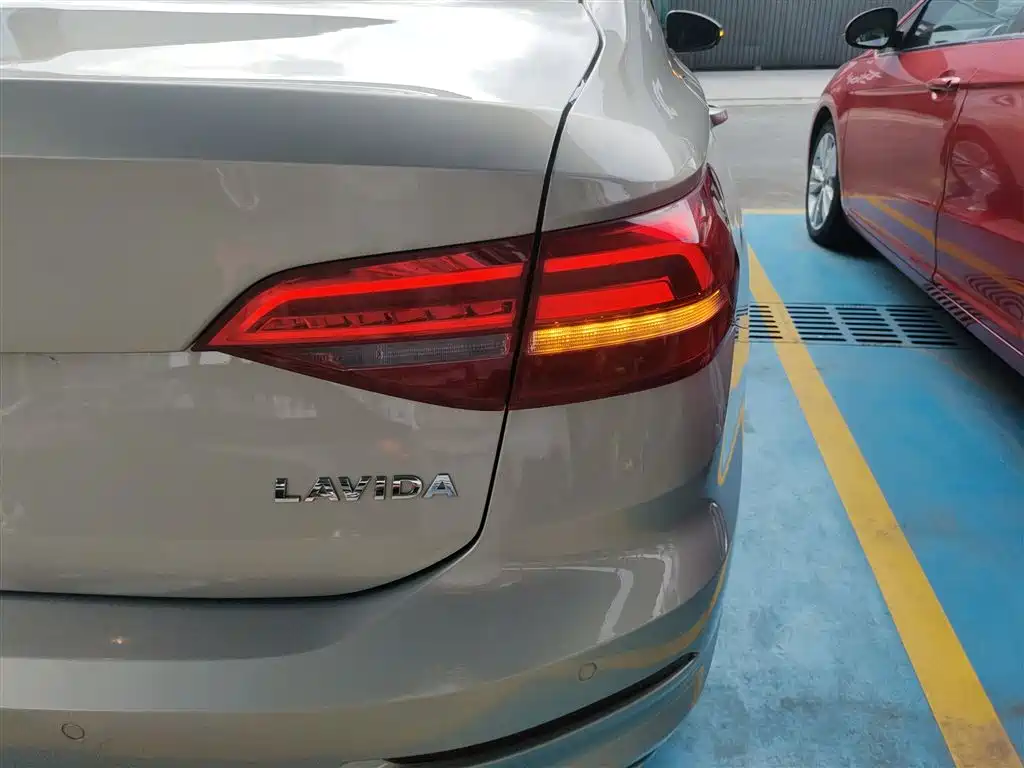 Volkswagen Lavida 2019 1.5L Automatic Comfort Edition China VI фото 8