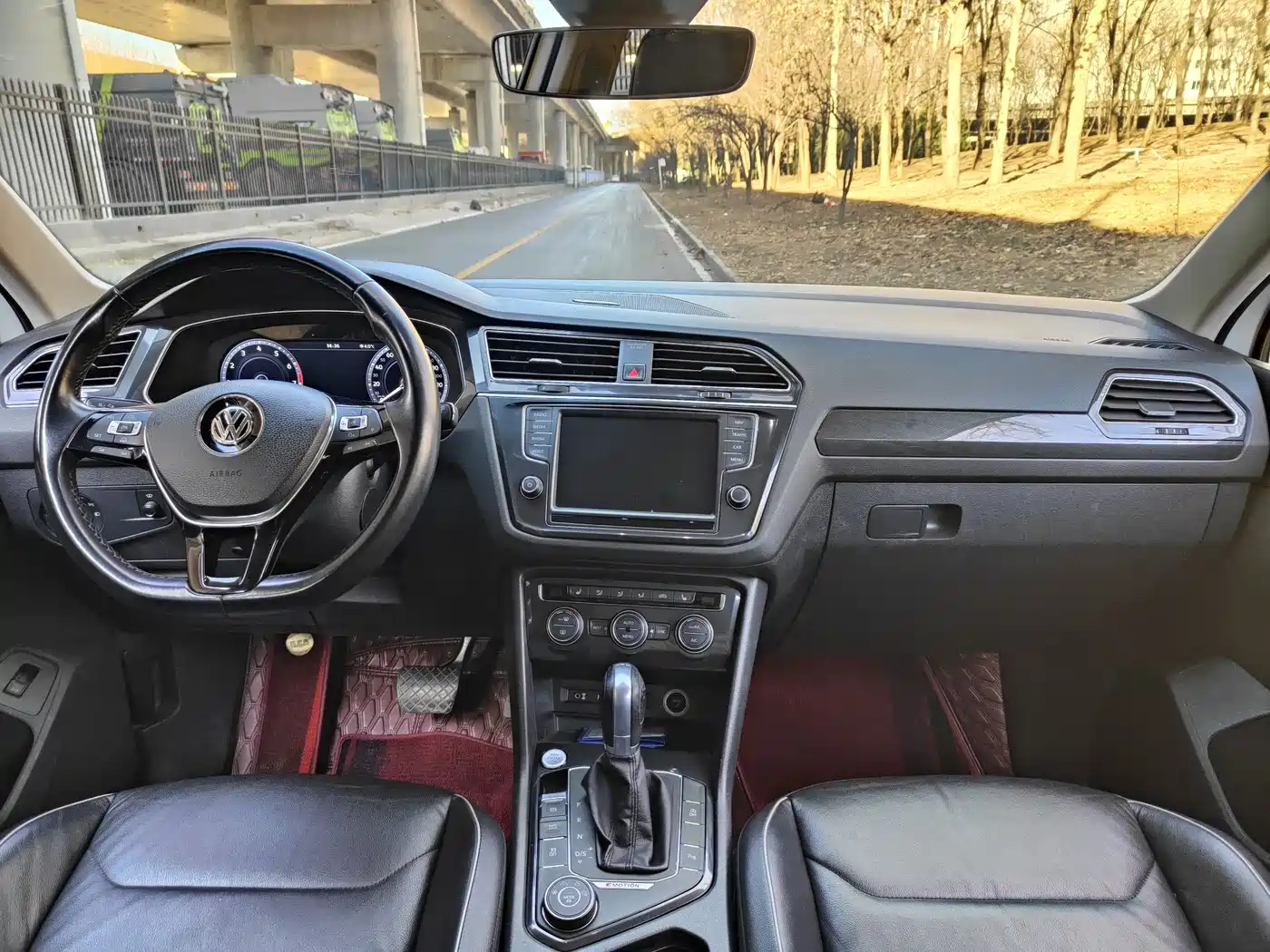 VOLKSWAGEN TIGUAN