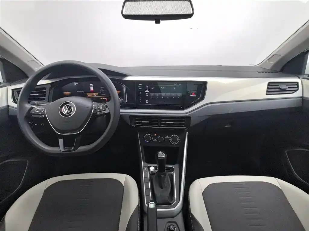 Volkswagen Polo 2023 Facelift Plus 1.5L Auto Chroma Tech Edition фото 5