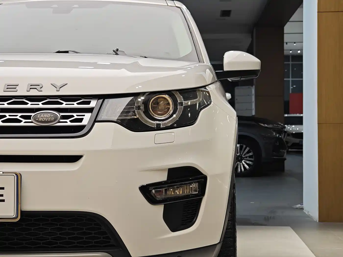 Land Rover Discovery Sport 2017 2.0T HSE фото 2
