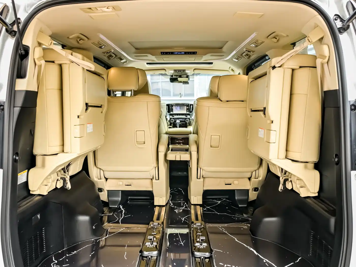 Toyota Alphard 2019 Hybrid 2.5L Luxury фото 9