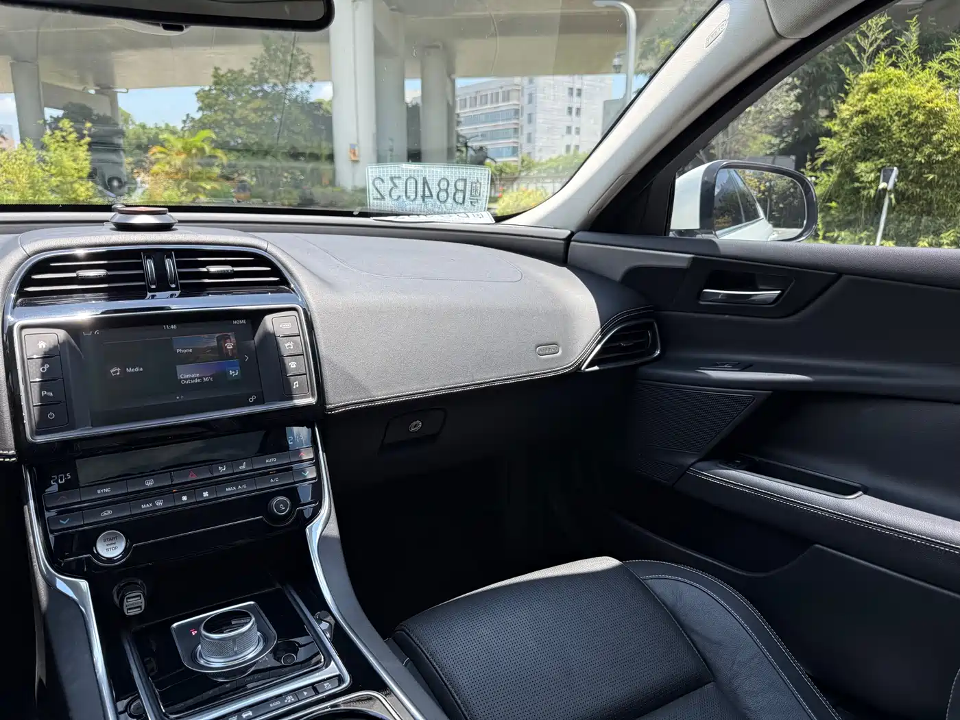 Jaguar XE 2015 2.0T 200PS R-Sport фото 12