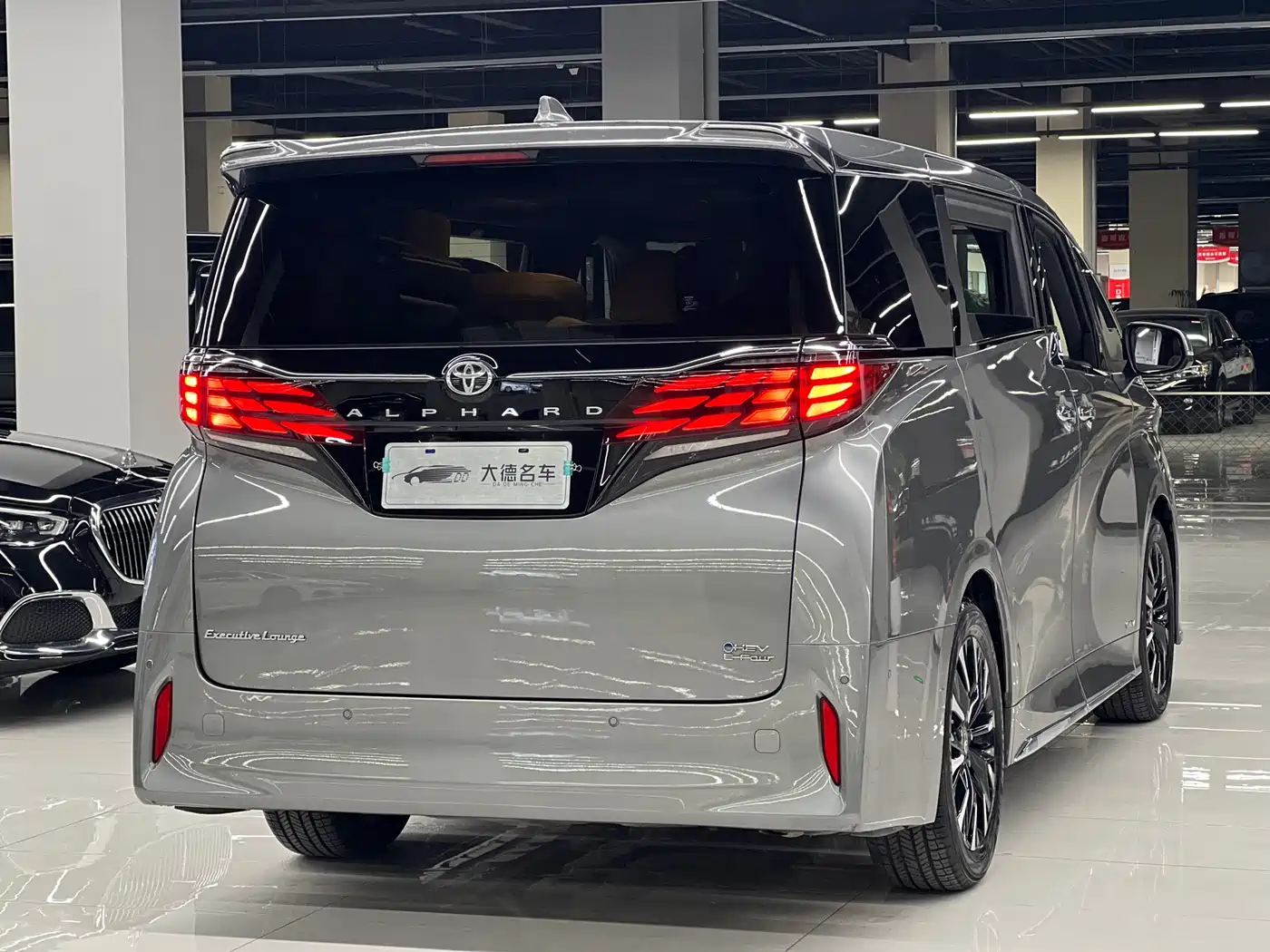 Toyota Alphard 2024 Hybrid 2.5L Ultimate Enjoyment Edition фото 4