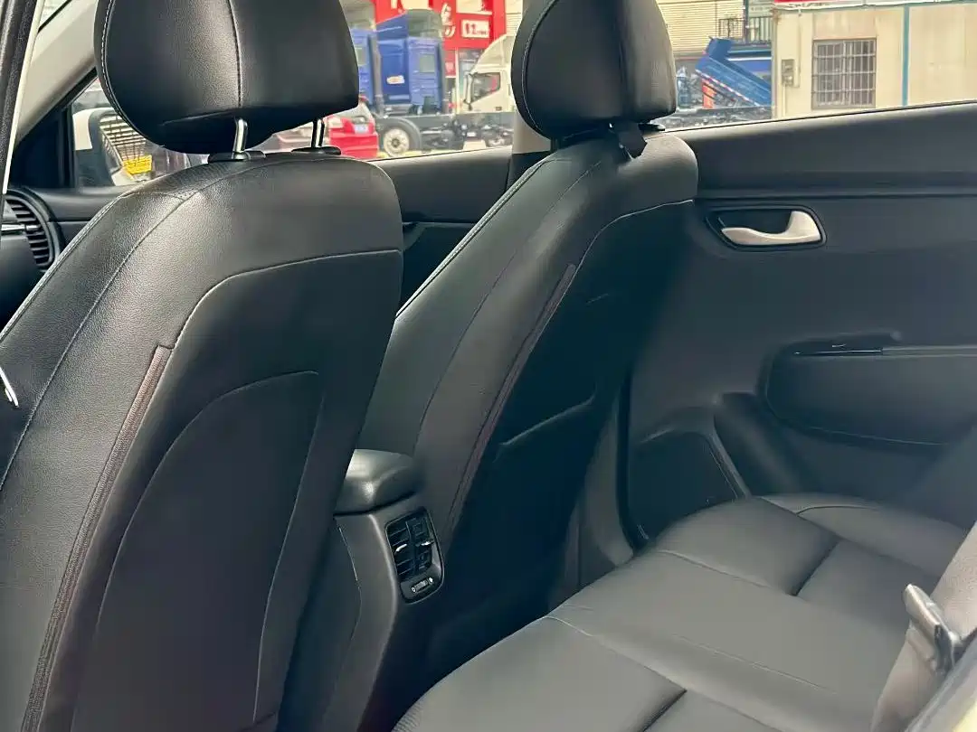 Kia K2 2018 2017 Sedan 1.4L AT GLS