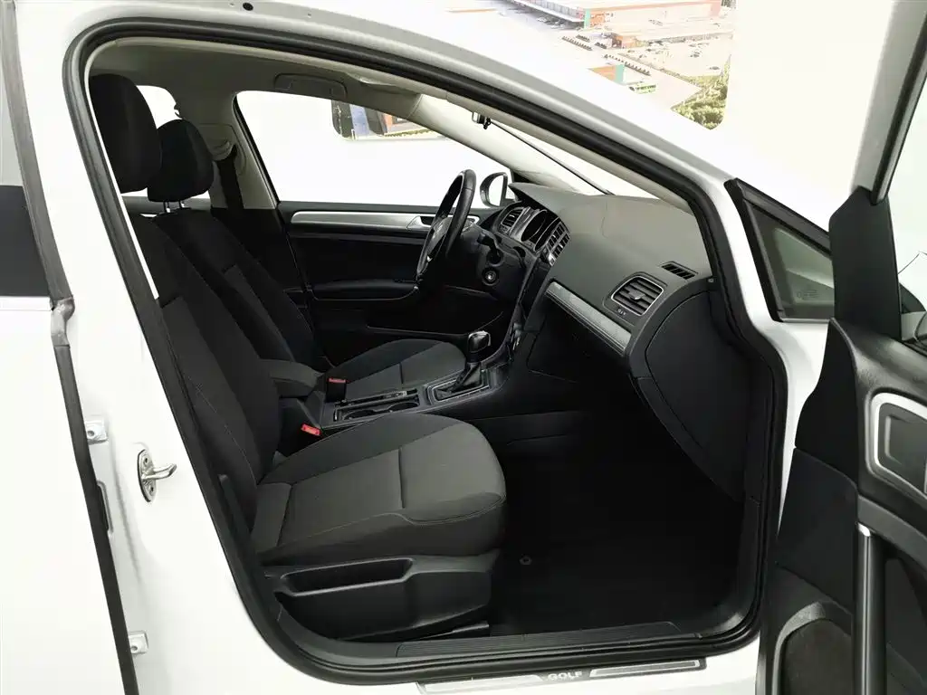 Volkswagen Golf 2020 200TSI DSG Comfort Progressive Edition фото 23