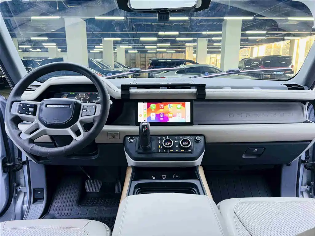 Land Rover Defender 2021 110 P400 Dark Special Edition фото 20
