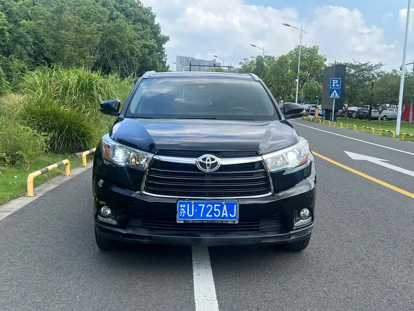 Photo 2 - Toyota Highlander