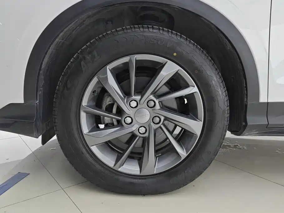 Фото 6 - Geely Coolray