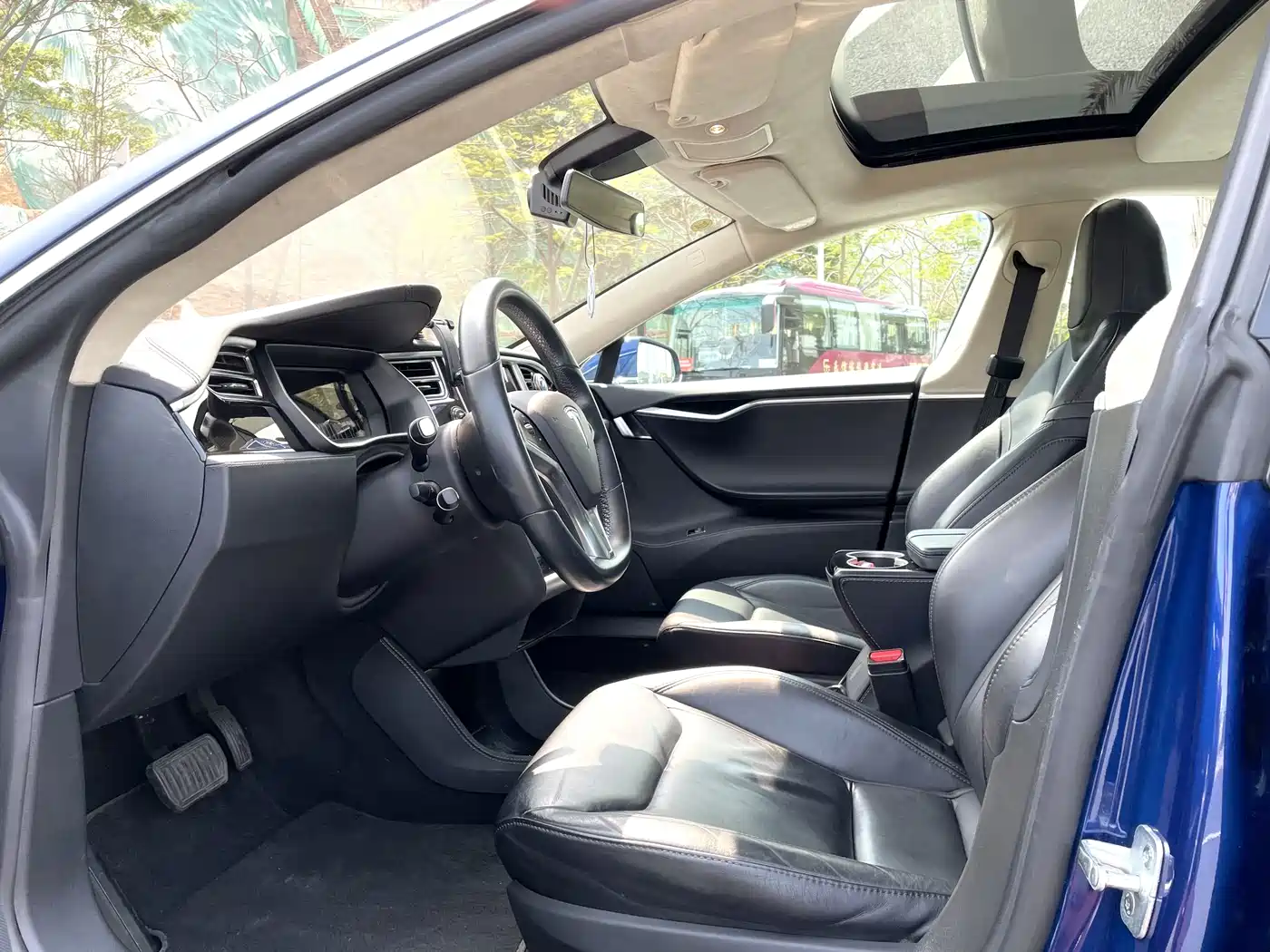 TESLA MODEL S