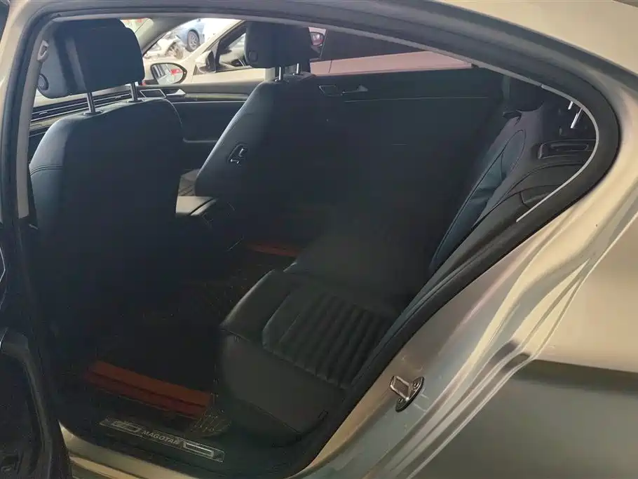 Volkswagen Magotan 2018 Facelift 330TSI DSG Luxury фото 11