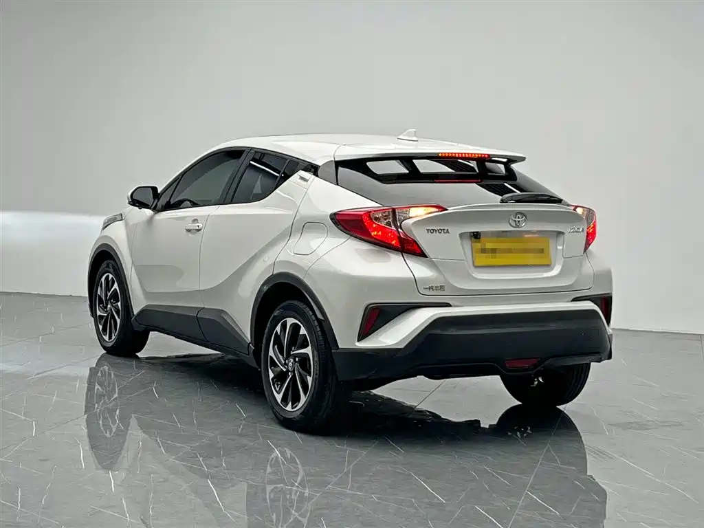 Toyota IZOA 2020 2.0L Yi Xiang Edition фото 4