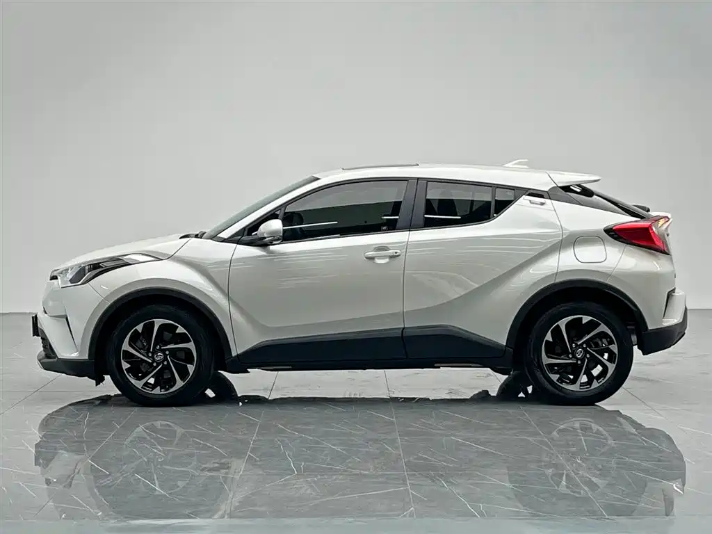 Toyota IZOA 2020 2.0L Yi Xiang Edition фото 3