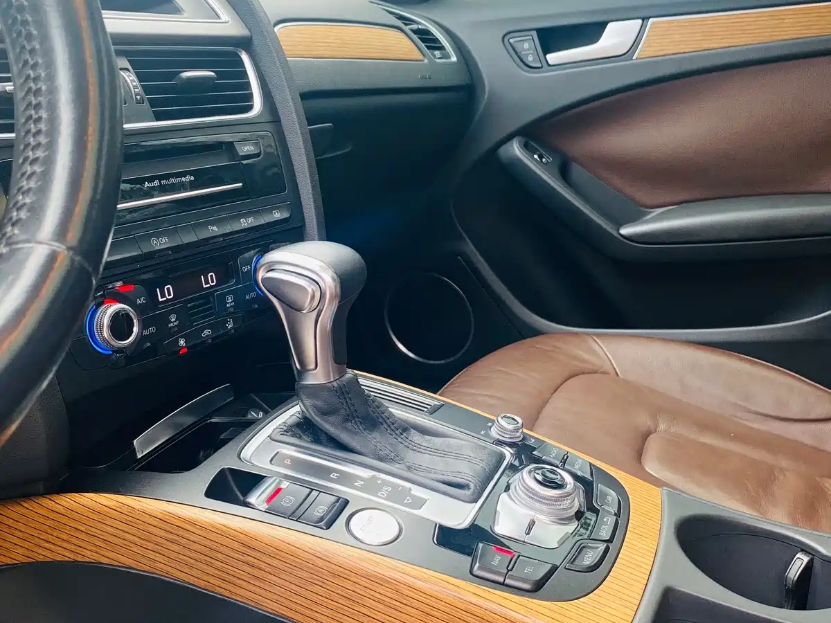 Фото 12 - Audi A4L