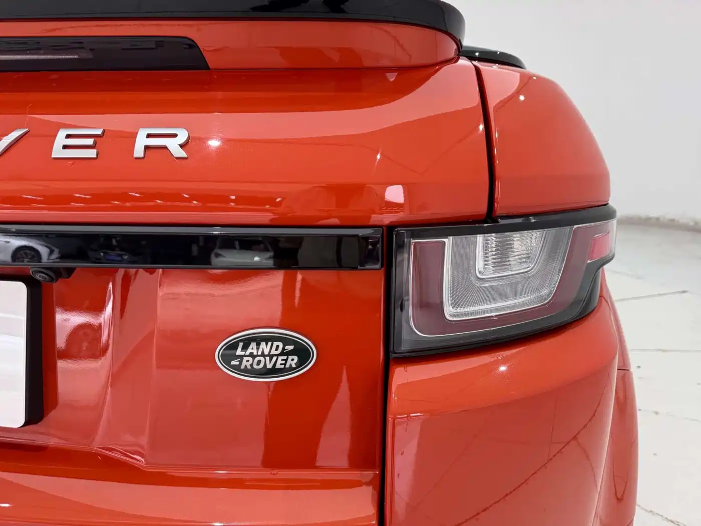 Land Rover Range Rover Evoque (Import) 2017 2.0T Convertible фото 10
