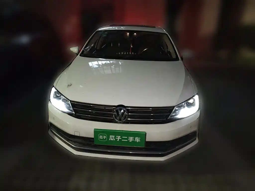 Volkswagen Sagitar 2017 230TSI Automatic Luxury фото 24
