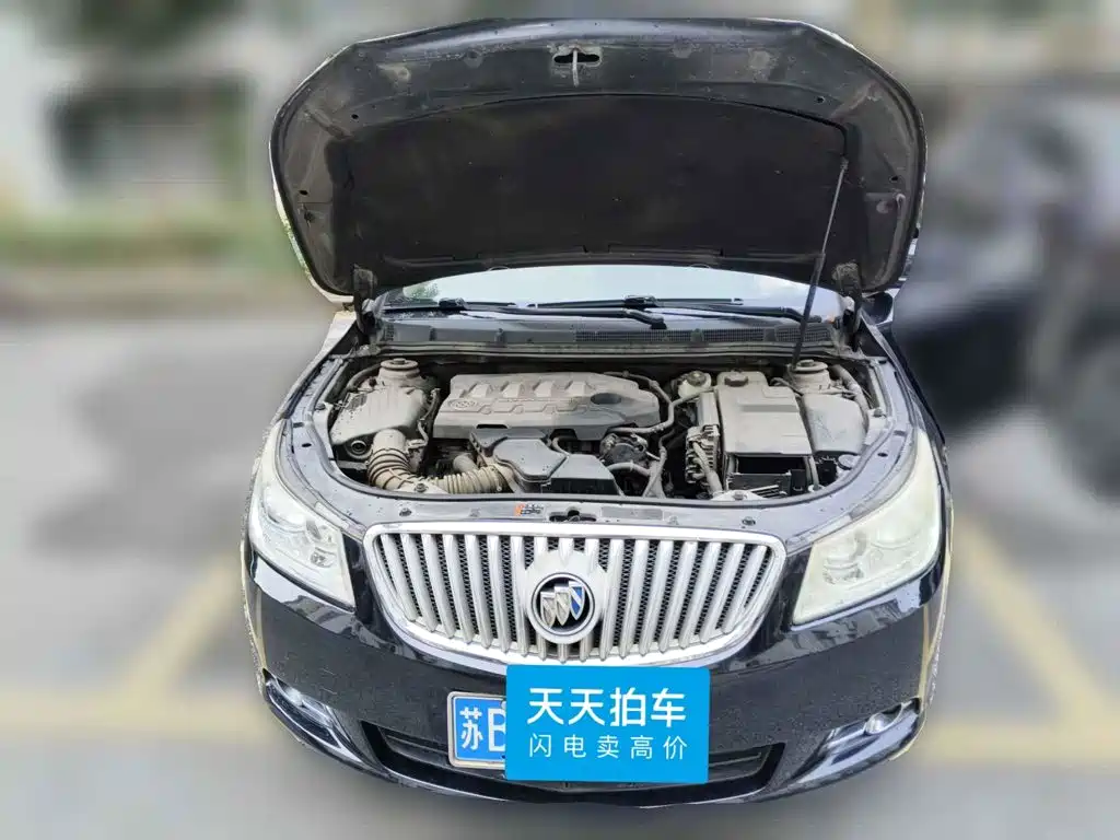 Photo 3 - Buick LaCrosse