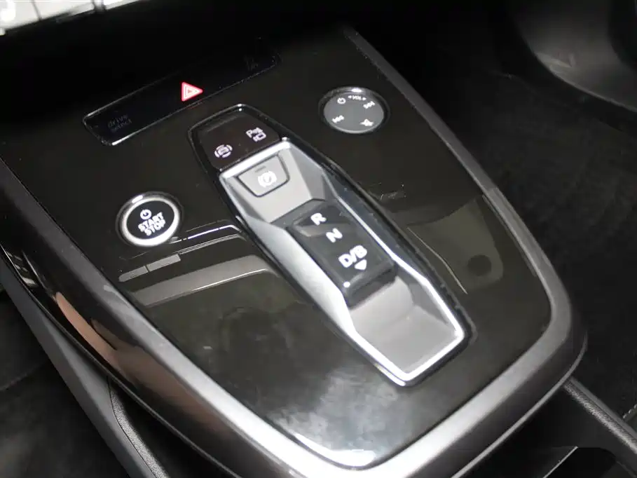 Audi Q4 e-tron 2024 40 e-tron Creation Edition фото 13