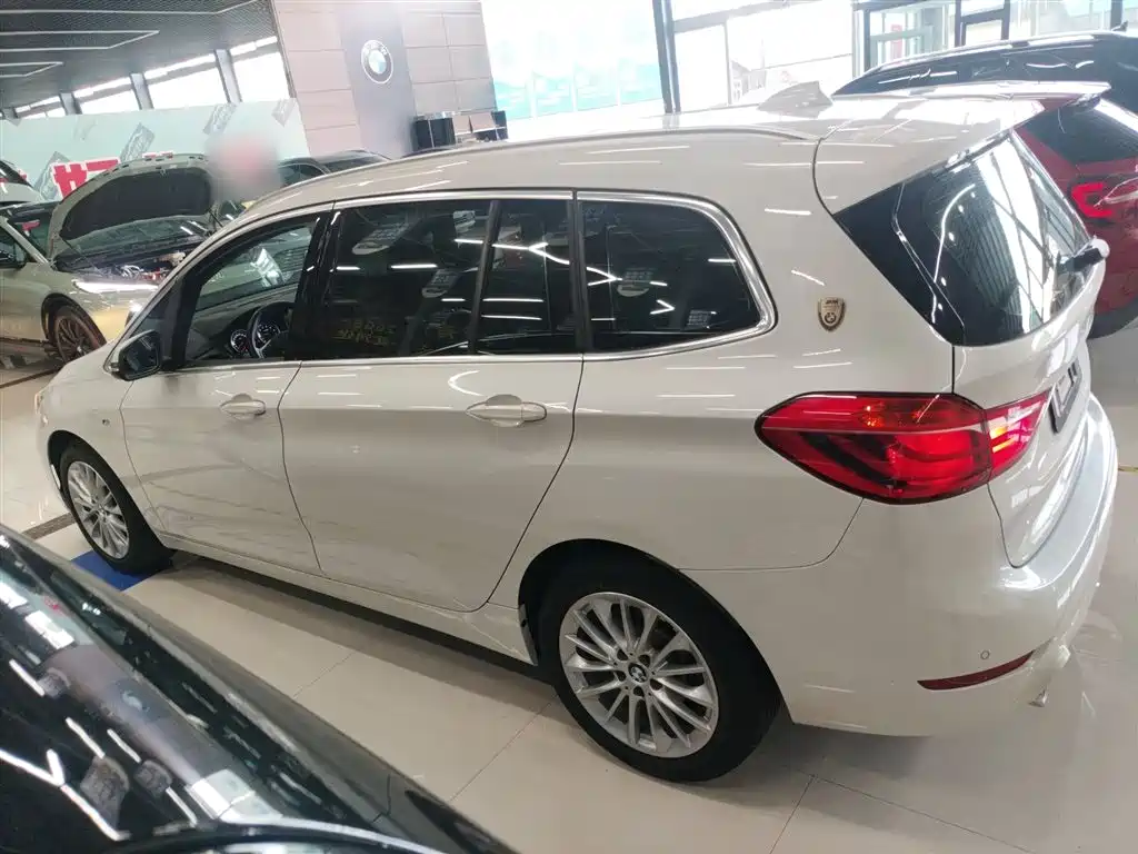 BMW 2 Series Gran Tourer 2019 220i Leading фото 5