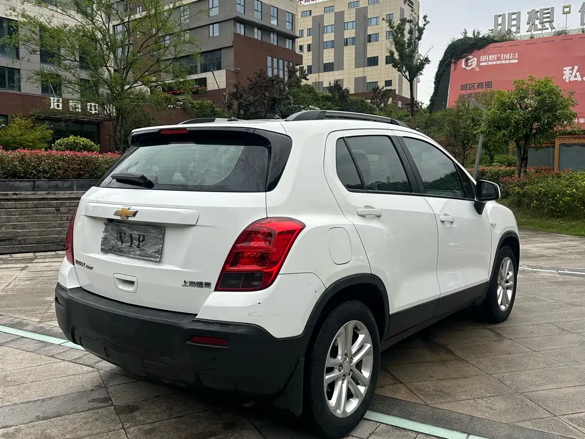 Chevrolet Trax 2016 1.4T Automatic 2WD Comfort Sunroof Edition фото 4