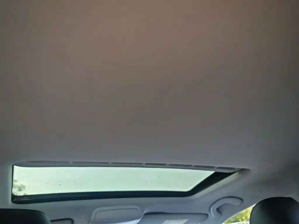 Volkswagen Sagitar 2015 1.6L Automatic Comfort фото 18