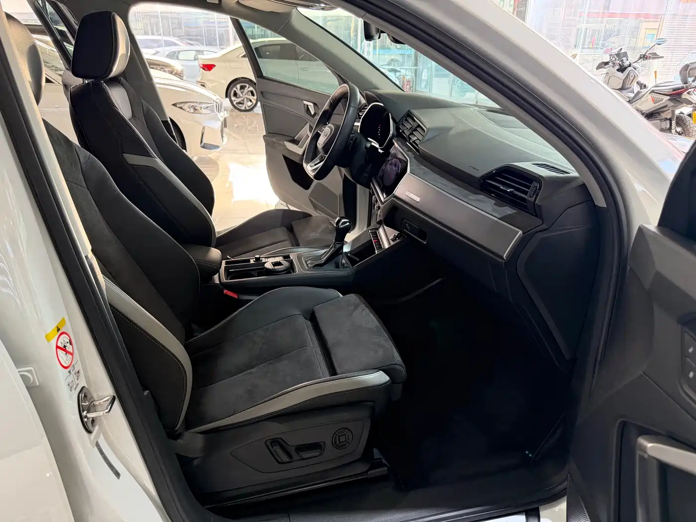 Audi Q3 2022 35 TFSI Fashion Dynamic фото 9