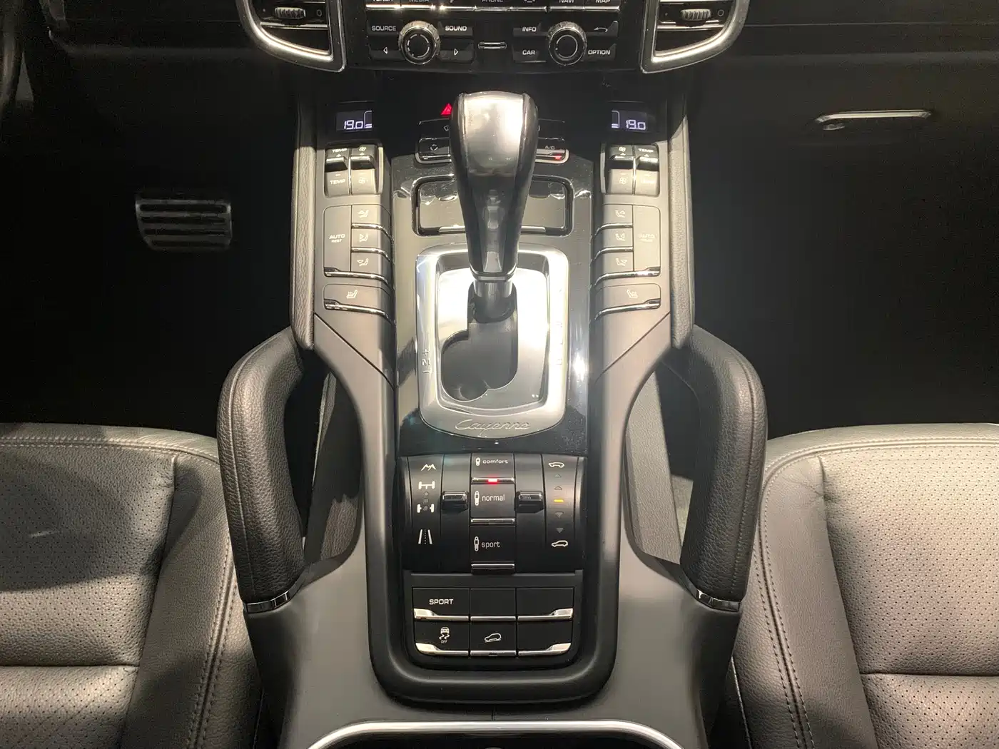 Porsche Cayenne 2011 Cayenne 3.0T фото 12