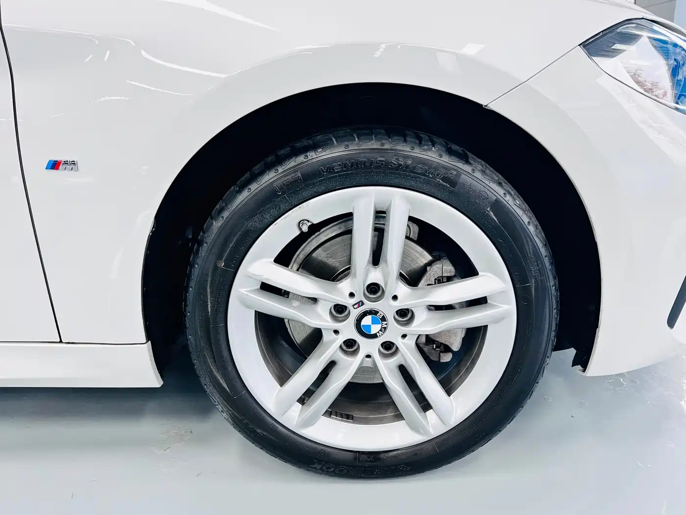 BMW 1 Series 2022 120i M Sport Shadow Edition фото 4