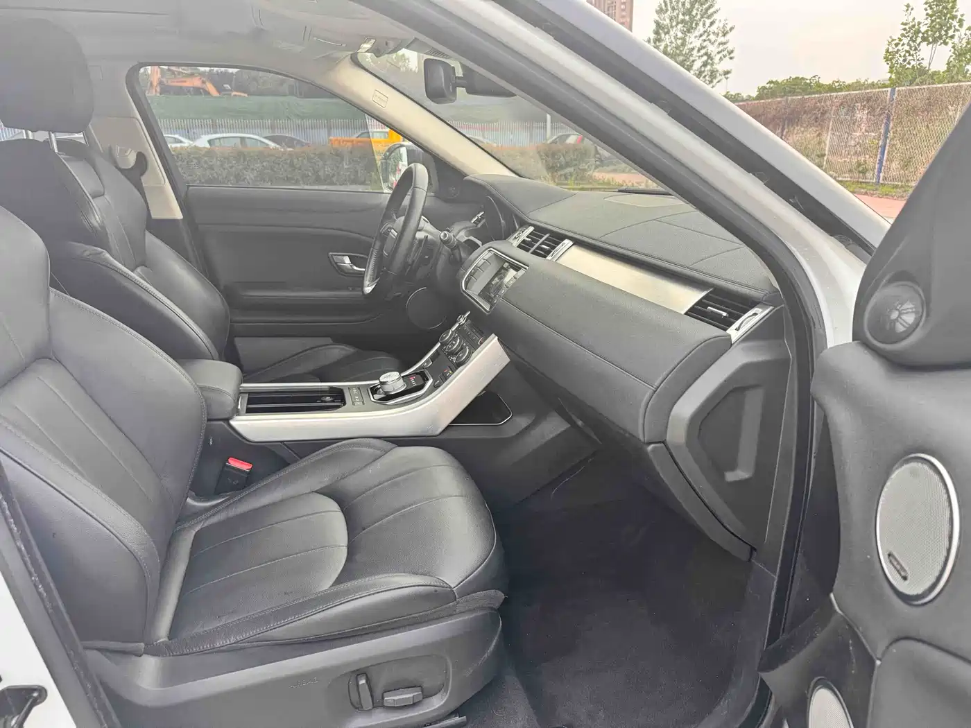 Land Rover Range Rover Evoque 2017 2.0T SE Smart Shine Edition фото 11