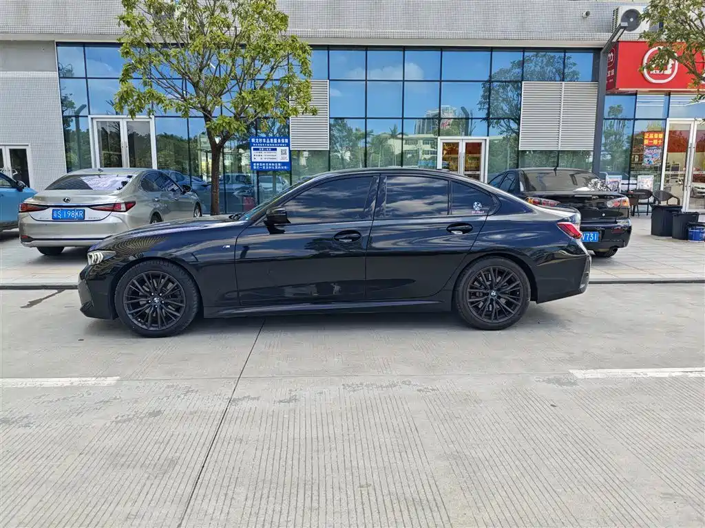 Photo 3 - BMW 3 Series