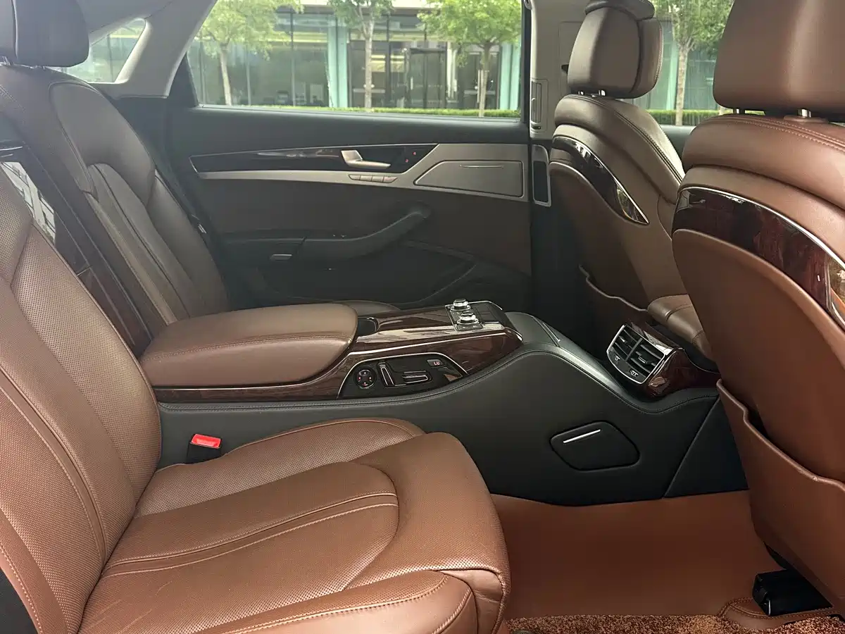 Audi A8 2012 A8L 45 TFSI quattro Luxury фото 9