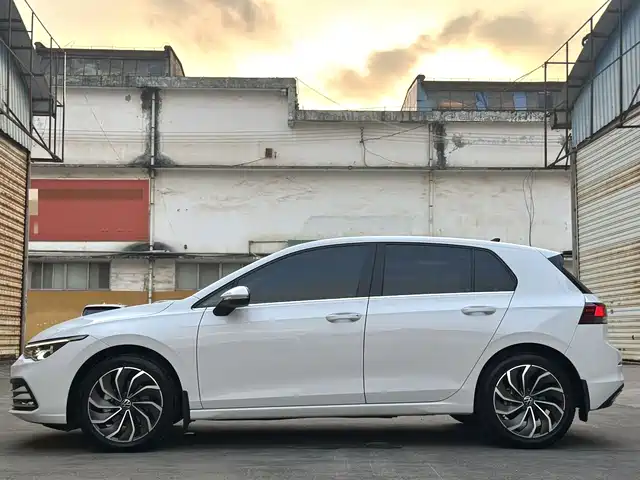 Volkswagen Golf 2023 Facelift 280TSI DSG Pro — фото 4