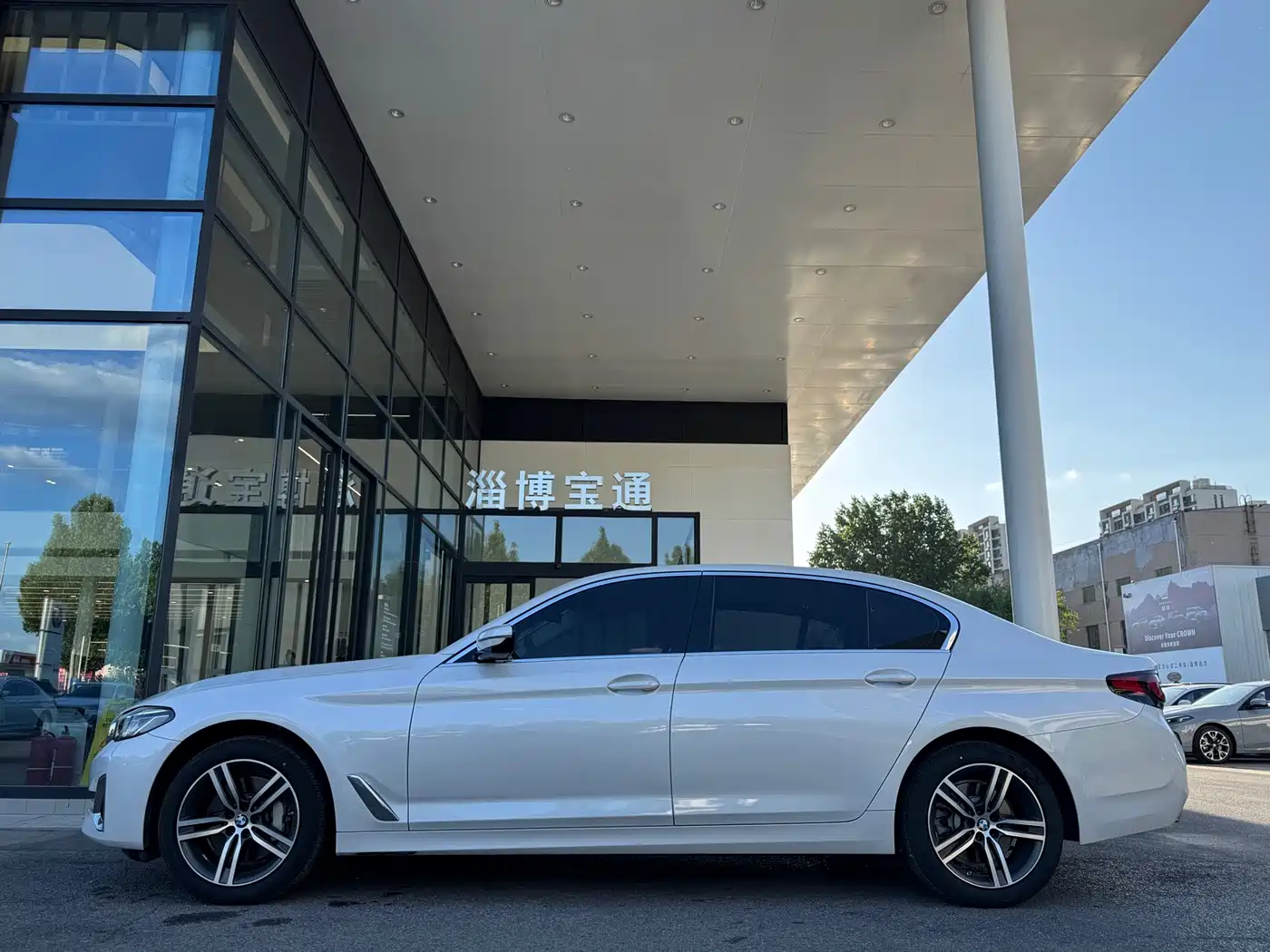 BMW 5 Series 2023 530Li Leading Luxury Package фото 4