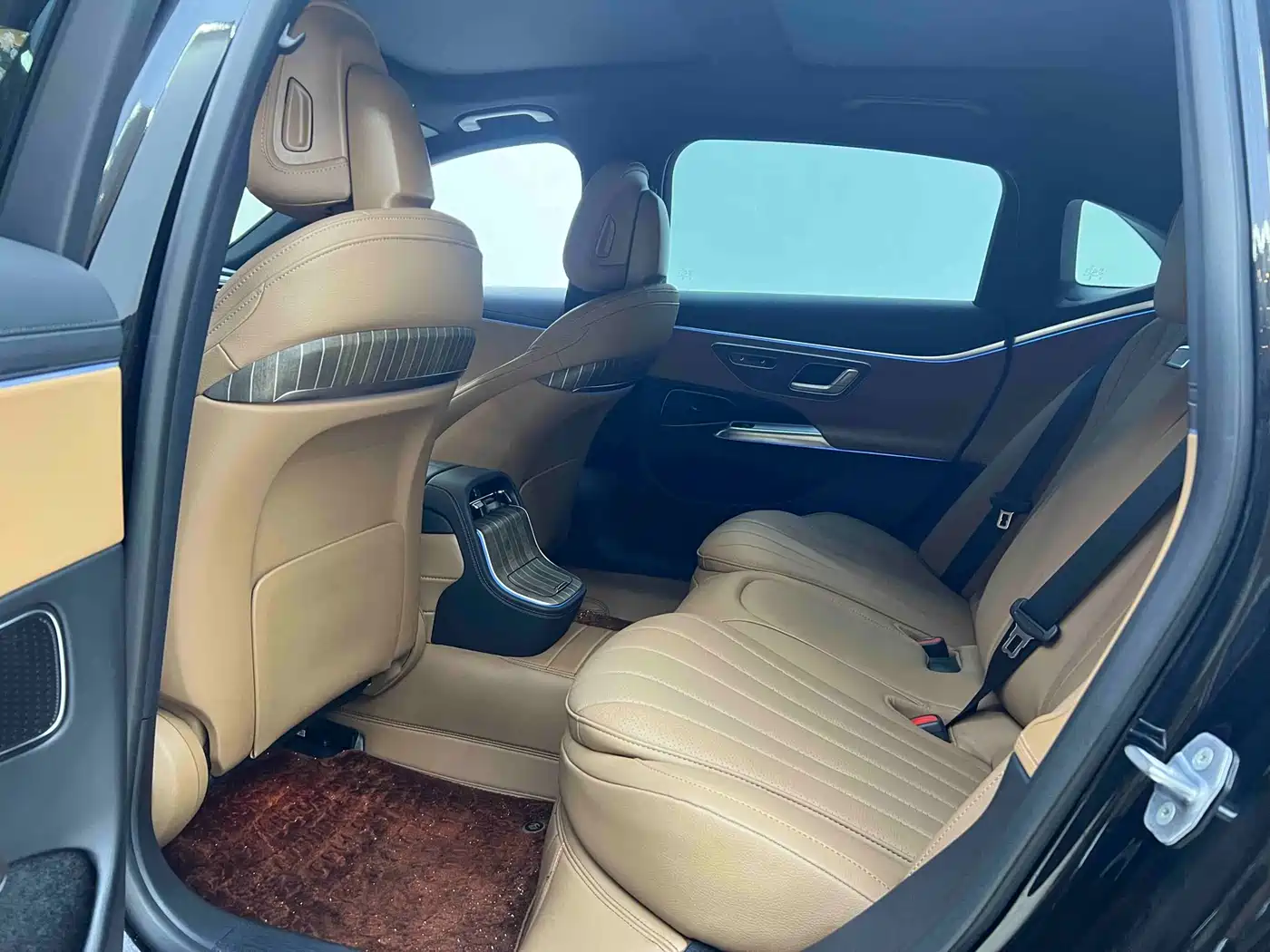 Mercedes-Benz E-Class 2025 E 300 L Fashion фото 8